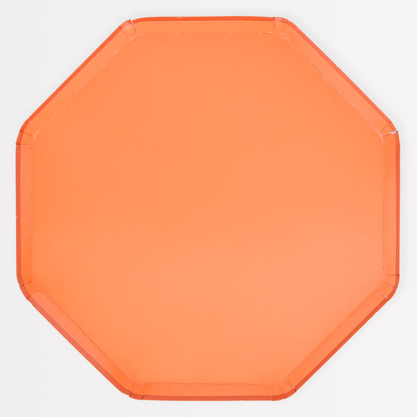Our paper plates, with a bright papaya color and special octagonal shape, are perfect to add to your party supplies.