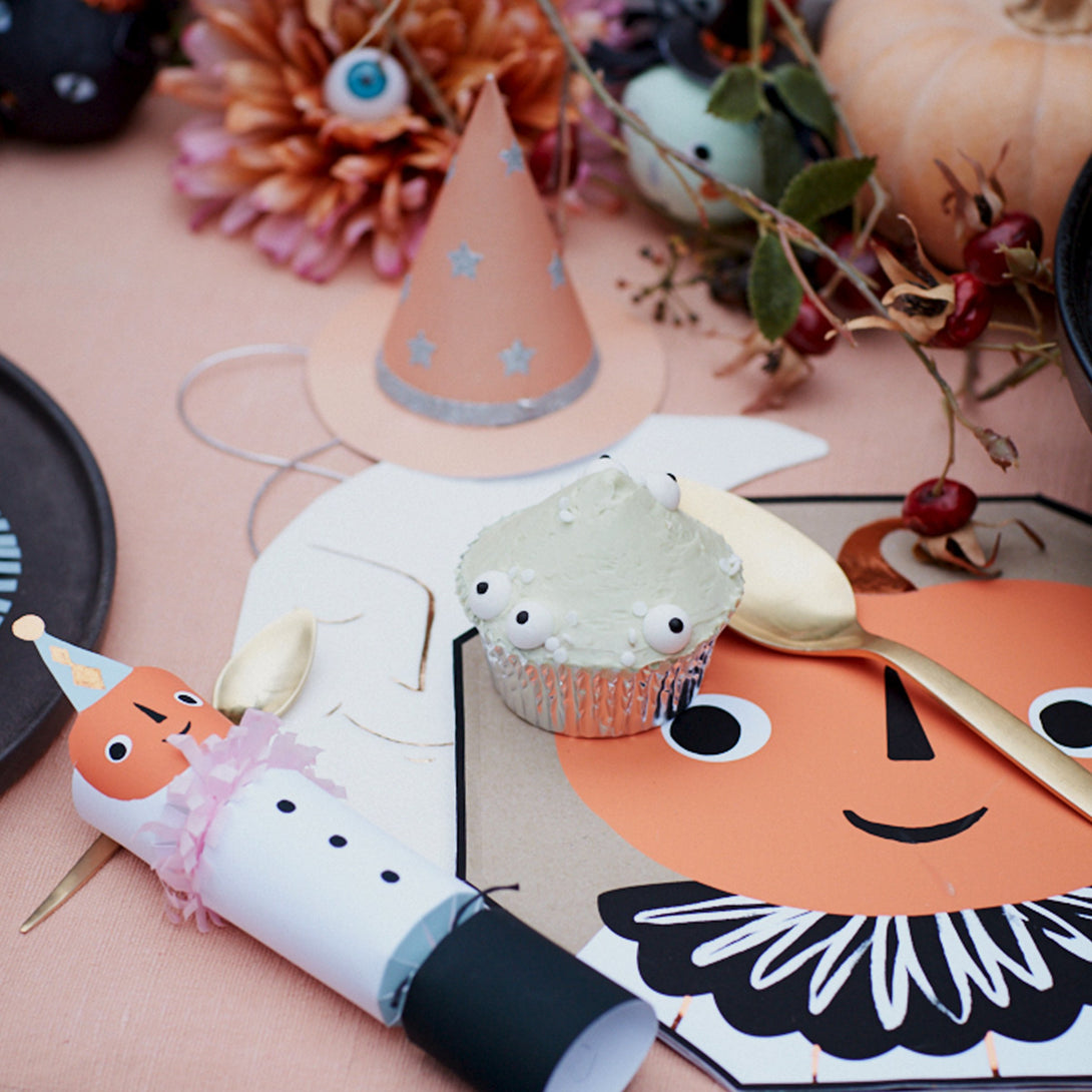 These crackers are filled with sensational Halloween gifts, and decorated with Halloween icons.