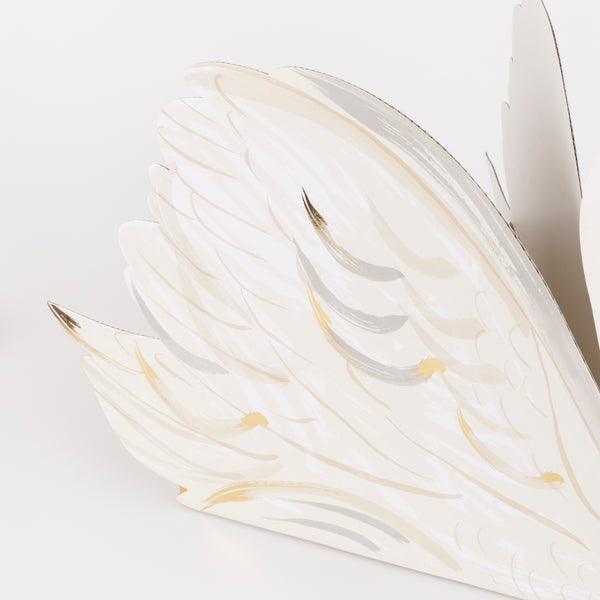 Our swan centerpiece is perfect for princess parties, bridal showers and baby showers, to hold party favors and decorative items. Image4