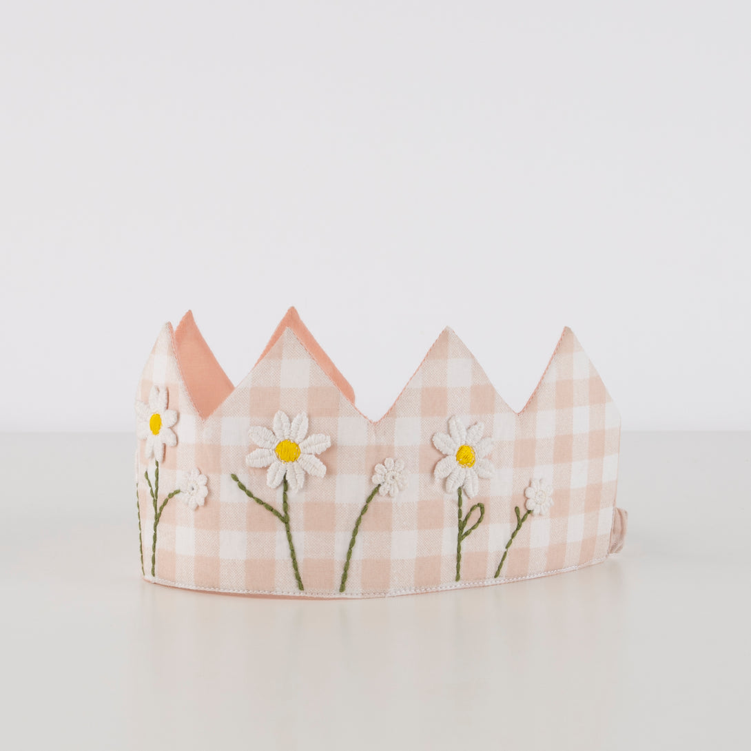 Our flower crown is perfect as a fairy crown and as a crown for girls. Image2