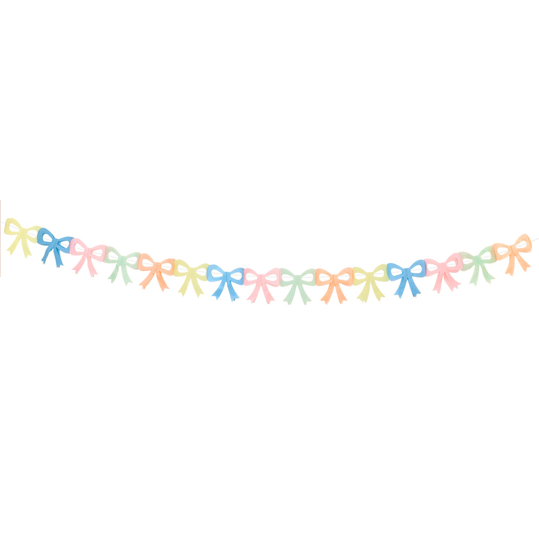 Our pack of 3 party garlands, with colorful bows, is ideal as Easter decorations.