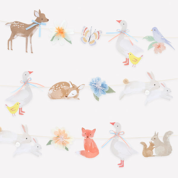 Our animal garland set is perfect for a baby shower, first birthday parties or as a nursery decoration, lots of embellishments add extra charm. Image1