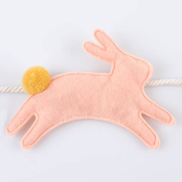 Our Easter garland, with felt bunnies, is the perfect Easter decoration. Image3
