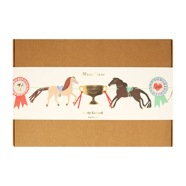 Our party garland is ideal for a horse party or a horse decoration, as it features horses, rosettes and shiny gold horseshoes. Image4