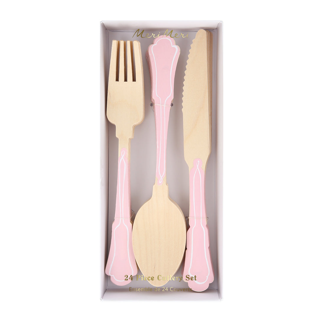 Our disposable cutlery set, made from wood with pretty pink handles, is ideal for a princess party, fairy party or picnic.