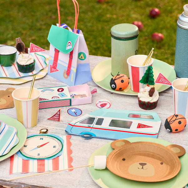 Make your woodland party look amazing with our fun ladybug surprise balls, including a cute ladybug eraser, a joke, 2 stickers and a party hat. Image2