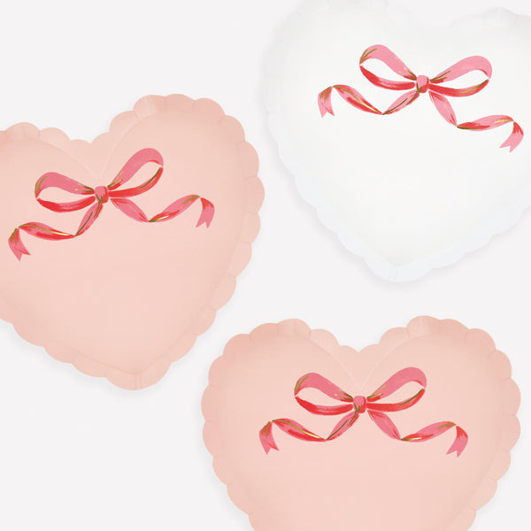 Our set of paper heart plates, in pink and white, feature charming scalloped edges and pretty bow designs, for a wonderful look. Image1
