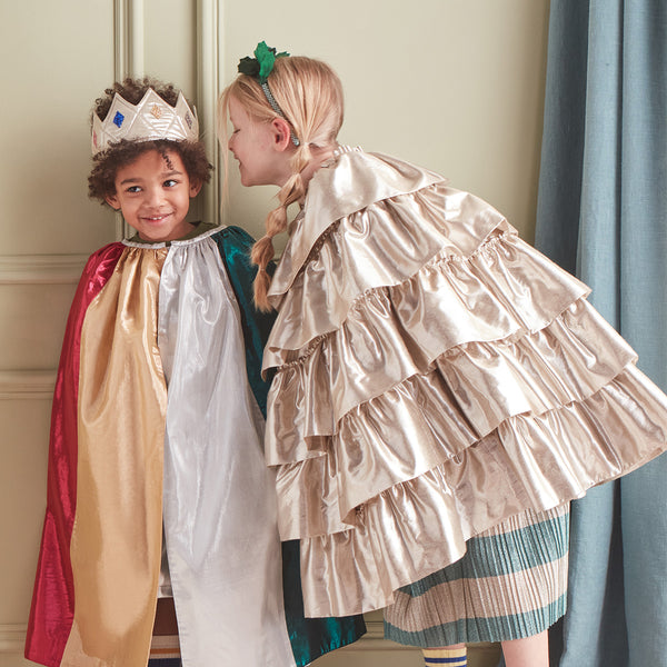 Our lamé metallic fabric cape in 6 colors is perfect for dress up for kids. Image2