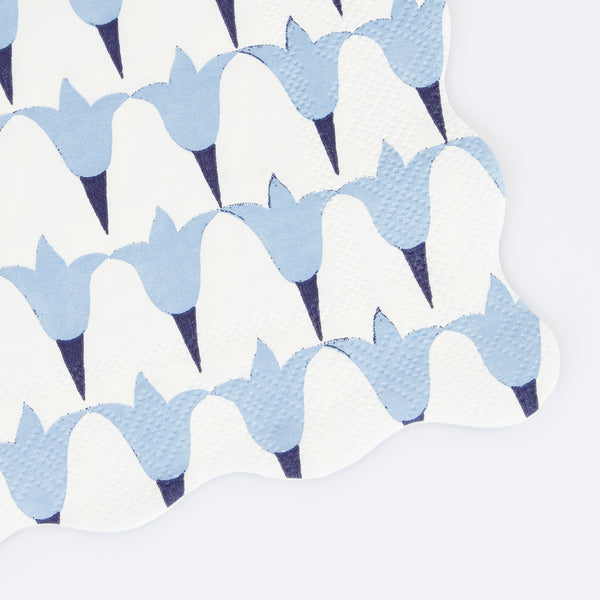 Our disposable napkins are made from high-quality 3-ply paper with Molly Mahon iconic floral designs for a statement look. Image2