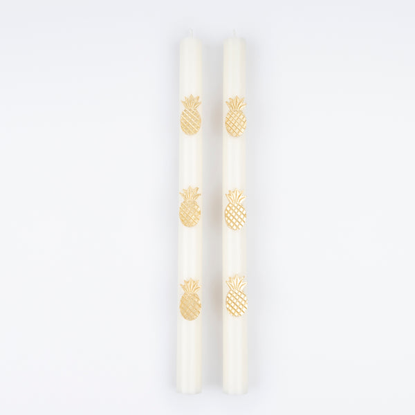 Our gold pineapple candles are ideal as summer party decorations to add a touch of fun and atmosphere. Image2
