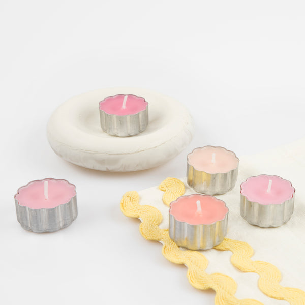 Our little candles, in shades of pink with a scalloped edge, are the perfect decorative candles. Image3