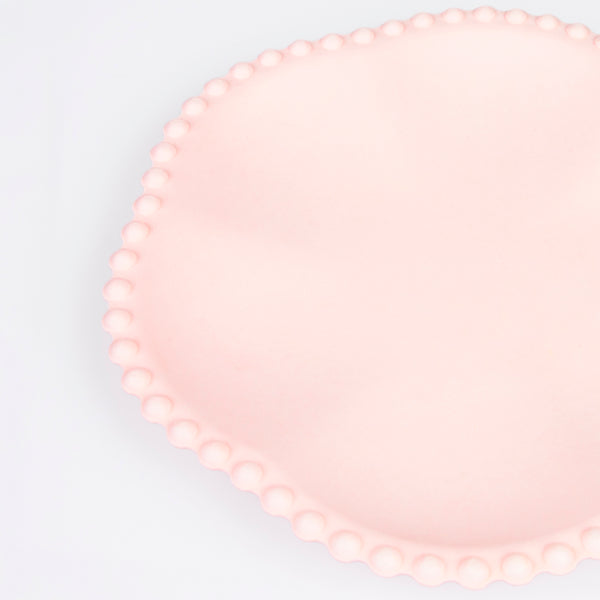 Our pink plates, made from bamboo and sugar cane, are compostable and decorative. Image3