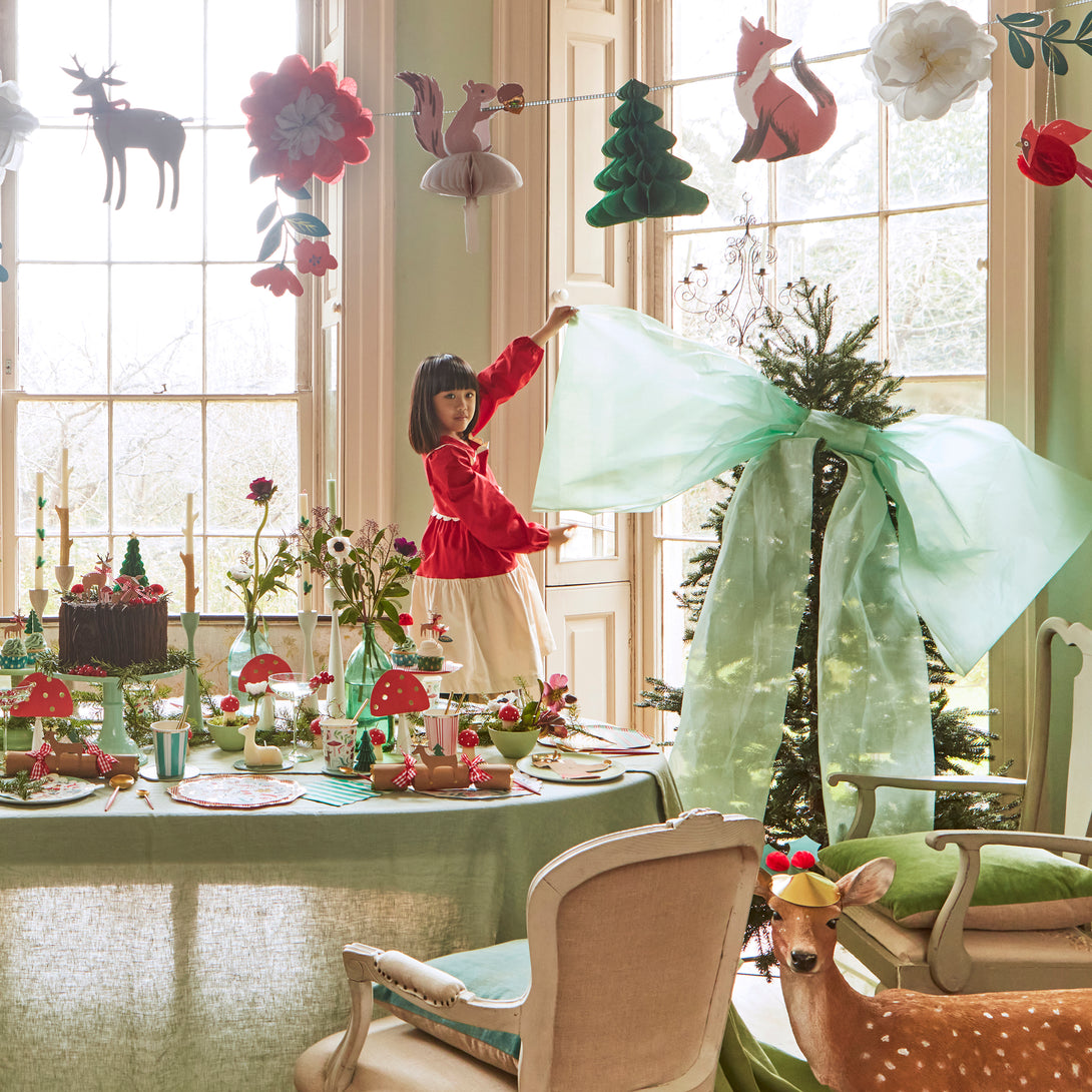 Our Christmas paper garland has traditional colors of red and green, with woodlands animals, trees and flowers for a charming effect.