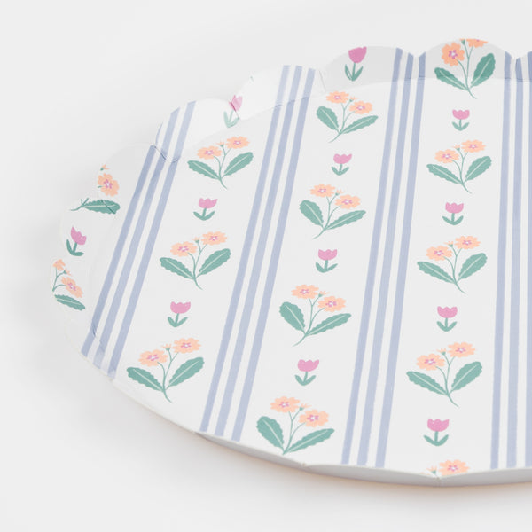 Our side plates, crafted in pastel colors with floral designs, are perfect for all stylish celebrations. Image3