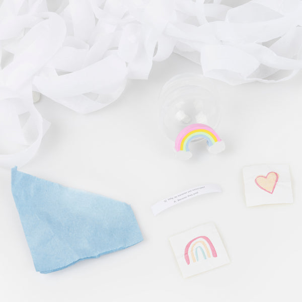 Our colorful surprise balls are the perfect way to give your guests a party hat, jokes and a special gift. Image3