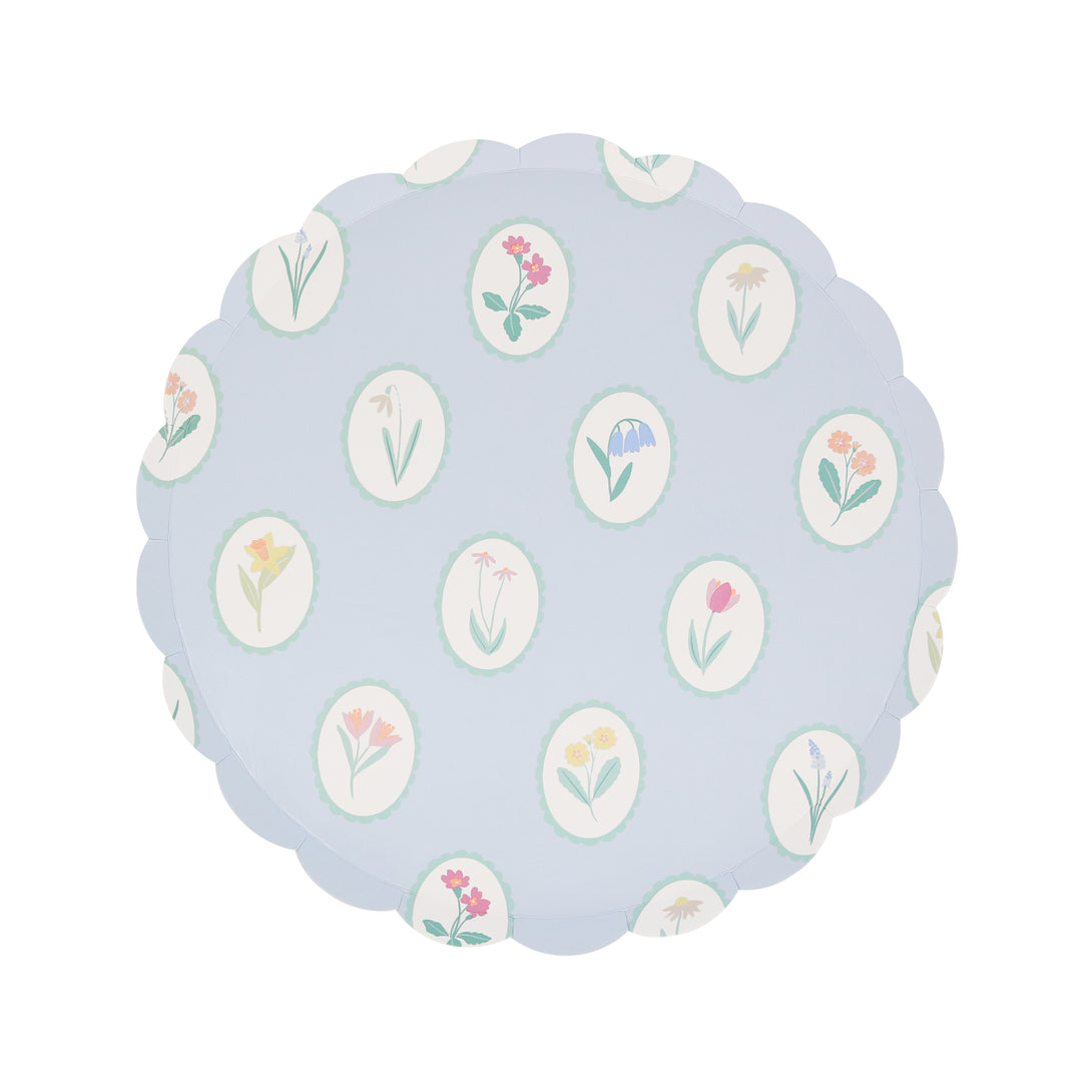 Our side plates, crafted in pastel colors with floral designs, are perfect for all stylish celebrations.