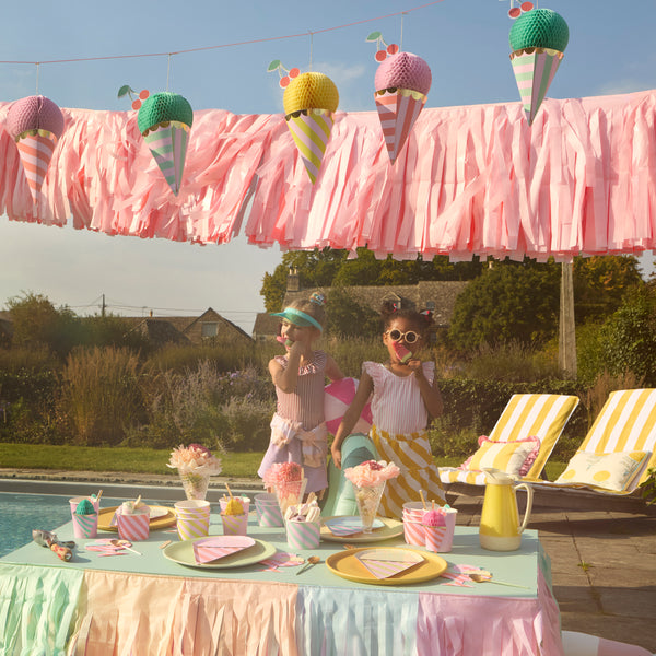 Make your garden party, pool party or picnic look so cool with our paper garland made with honeycomb ice creams. Image2