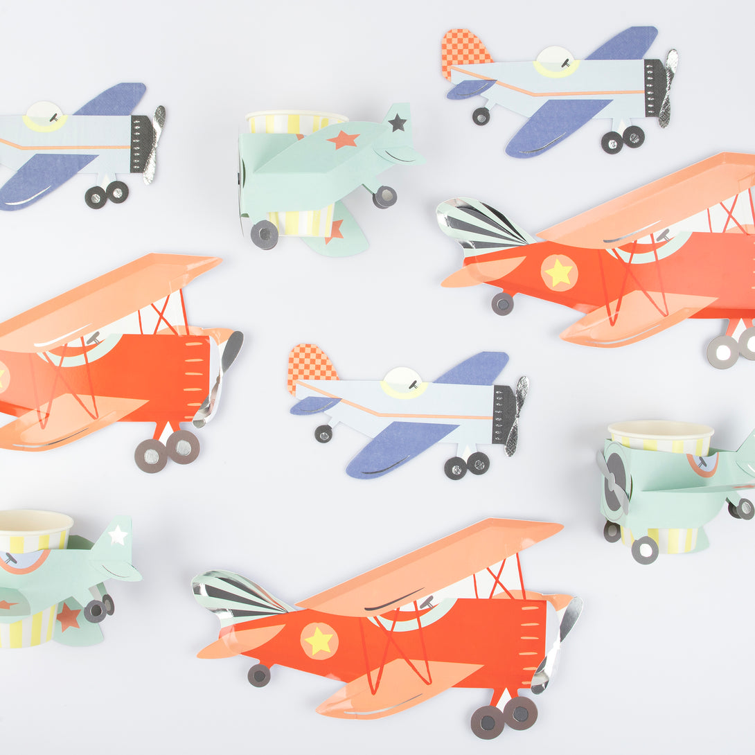 Our paper plates, in the shape of a vintage plane, are perfect for kids who loves planes.