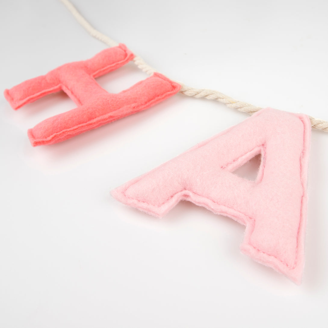 Our happy birthday garland has felt letters in peach and pink tones, ideal to reuse year after year.