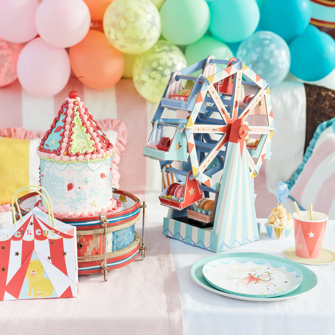 Present cupcakes and sweet treats to your guests in style on the ferris wheel centerpiece.