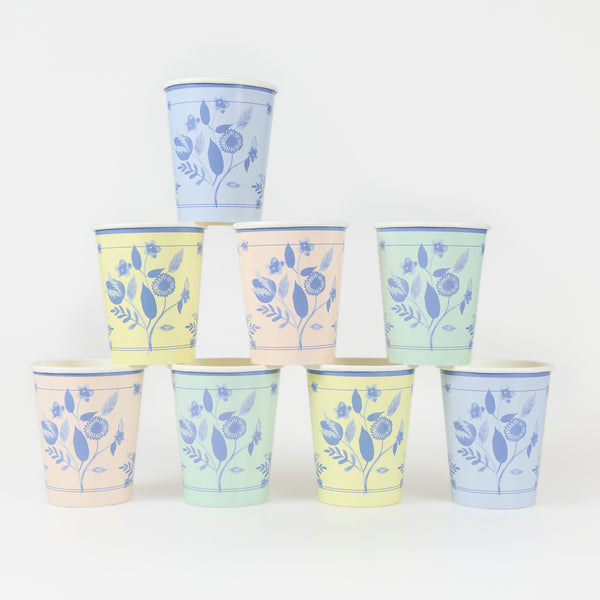 Our party cups come in four pastel colors with striking cobalt blue botanical illustrations, ideal as baby shower cups or for any stylish party. Image1