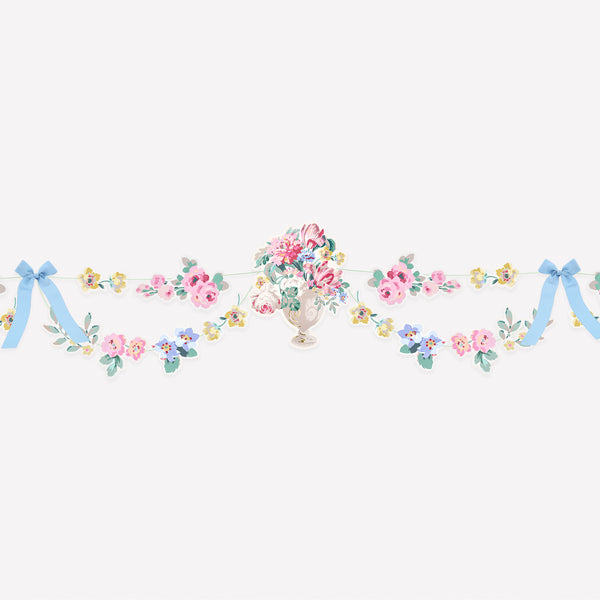 Our paper garland, with 2 strings, features a stylish rococo design in pastel colors with pretty bows, ideal for any elegant celebrations. Image1