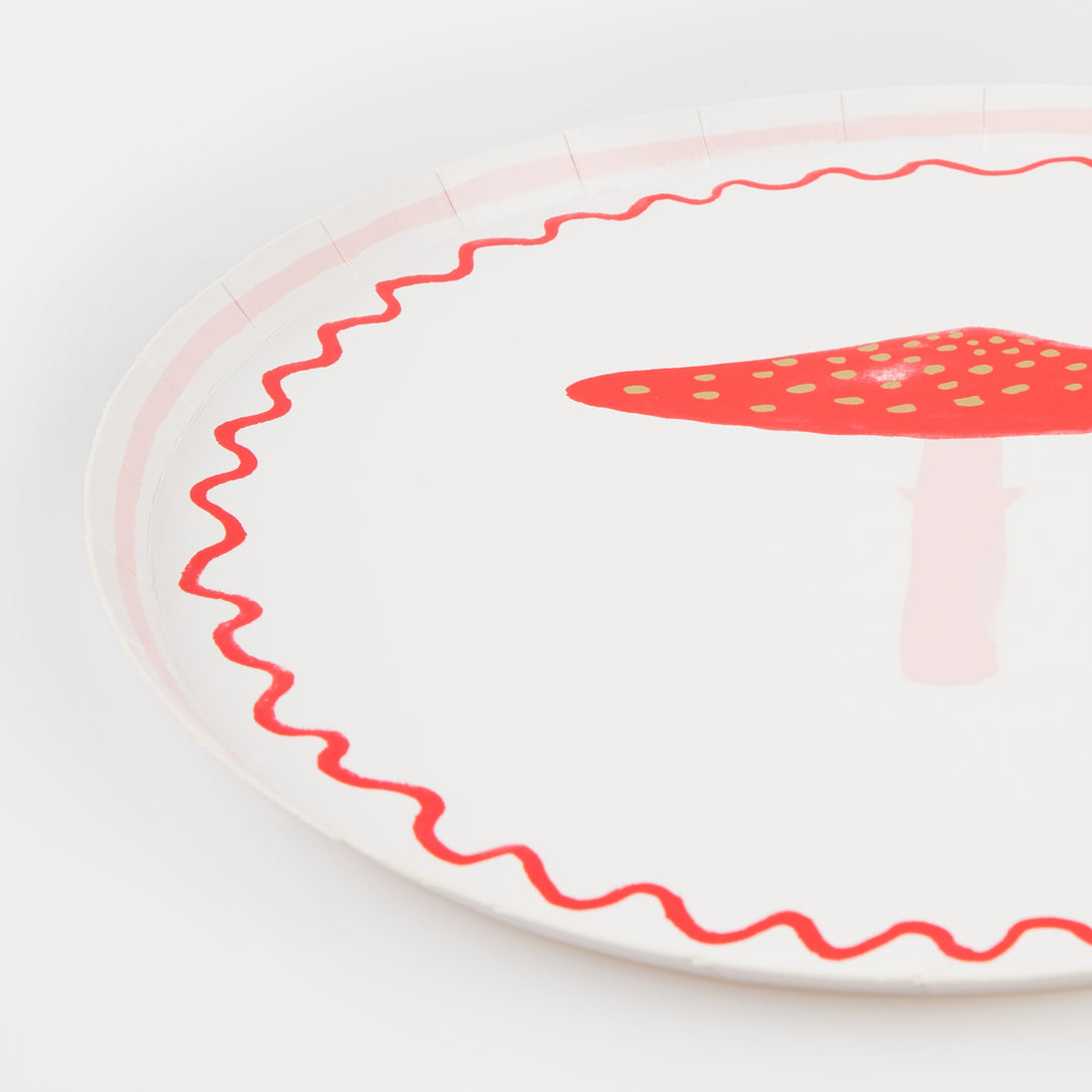 Our side plates, with a festive mushroom Christmas design, are ideal for small savory and sweet treats.