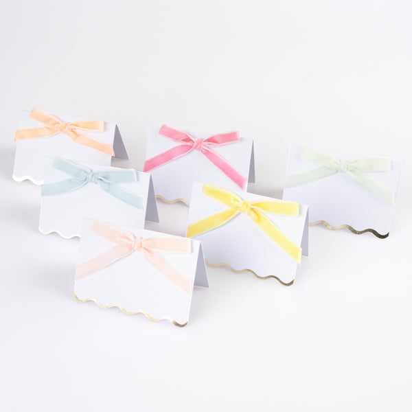 Use our luxury place cards with velvet bows in pastels colors, and shiny gold foil scalloped borders, for special meals like baby showers.