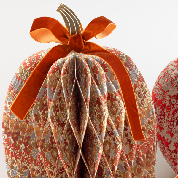 Our 3D pumpkins in rustic Liberty floral prints, with velvet bows, make sophisticated Thanksgiving decorations, or for fall parties. Image3