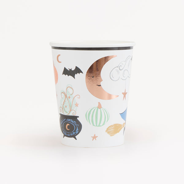 Our Halloween cups, made from paper, feature colorful characters and shiny copper foil details, ideal for hot and cold party drinks. Image1