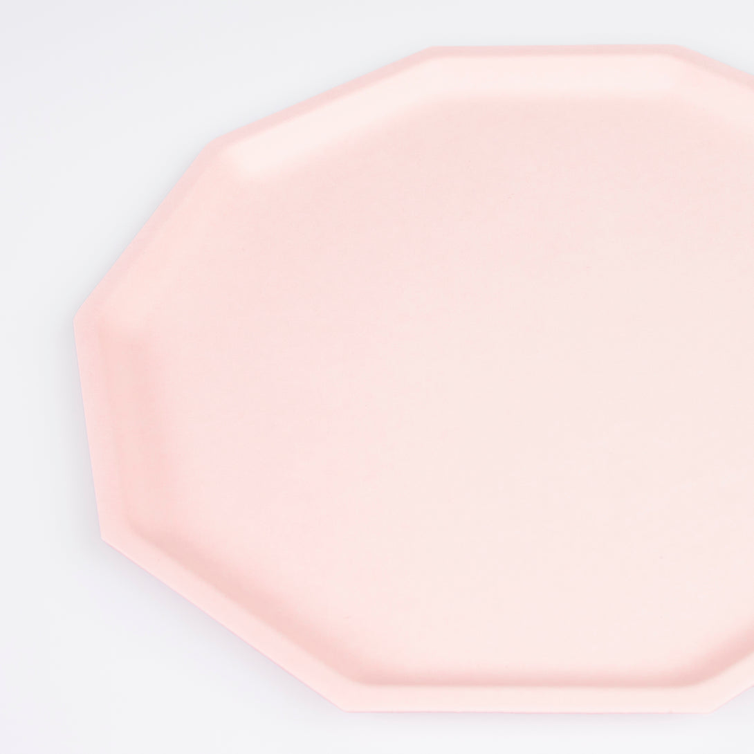 Our compostable pink plates, made from bamboo and sugar cane, are ideal for a princess party, fairy party or baby shower.