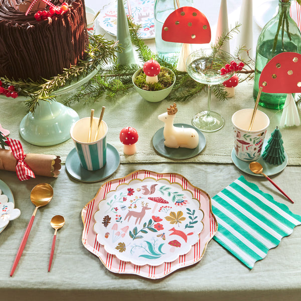 Our paper cups, with woodland animals, including reindeer, and flowers will give a wonderful wintry feeling to your Christmas party table. Image2