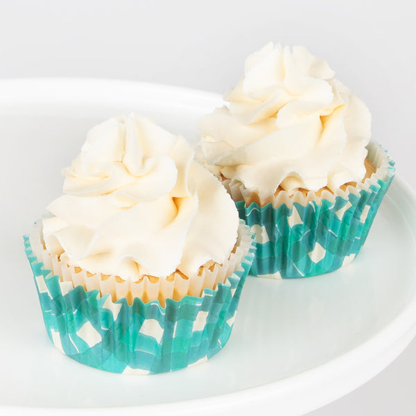 Our special Christmas cupcake kit contains woodland animals, flowers and Christmas tree toppers with striped cupcake cases. Image8