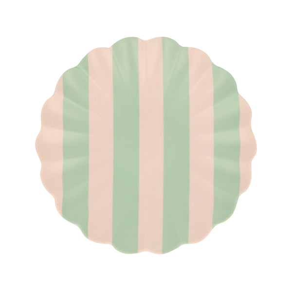 Our small bamboo plates are perfect as cocktail party plates or as side plates for any party or picnic. Image6