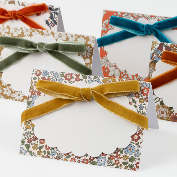 Use our paper place cards, with charming Liberty floral prints and velvet bow details, for a stylish Thanksgiving dinner or any fall party. Image3