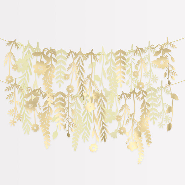 Our golden flower and foliage paper set is ideal to decorate a golden wedding anniversary, bridal shower or birthday party.