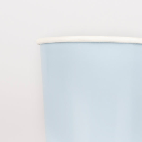 Our paper cups, in sky blue, are the perfect kids cups for any celebration, picnic or as cocktail party cups. Image2