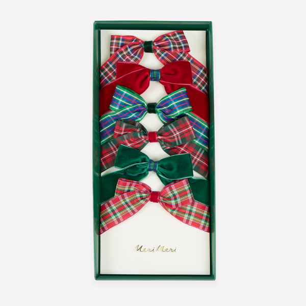Our Christmas hair clips set features velvet and plaid ribbon bows in festive colors, perfect to pop into party bags or gift. Image1