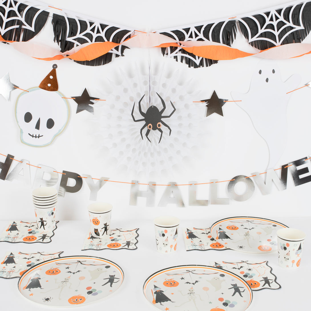 Make your Halloween party look amazing with our special set including a hanging Halloween decoration, plates, napkins and cups.