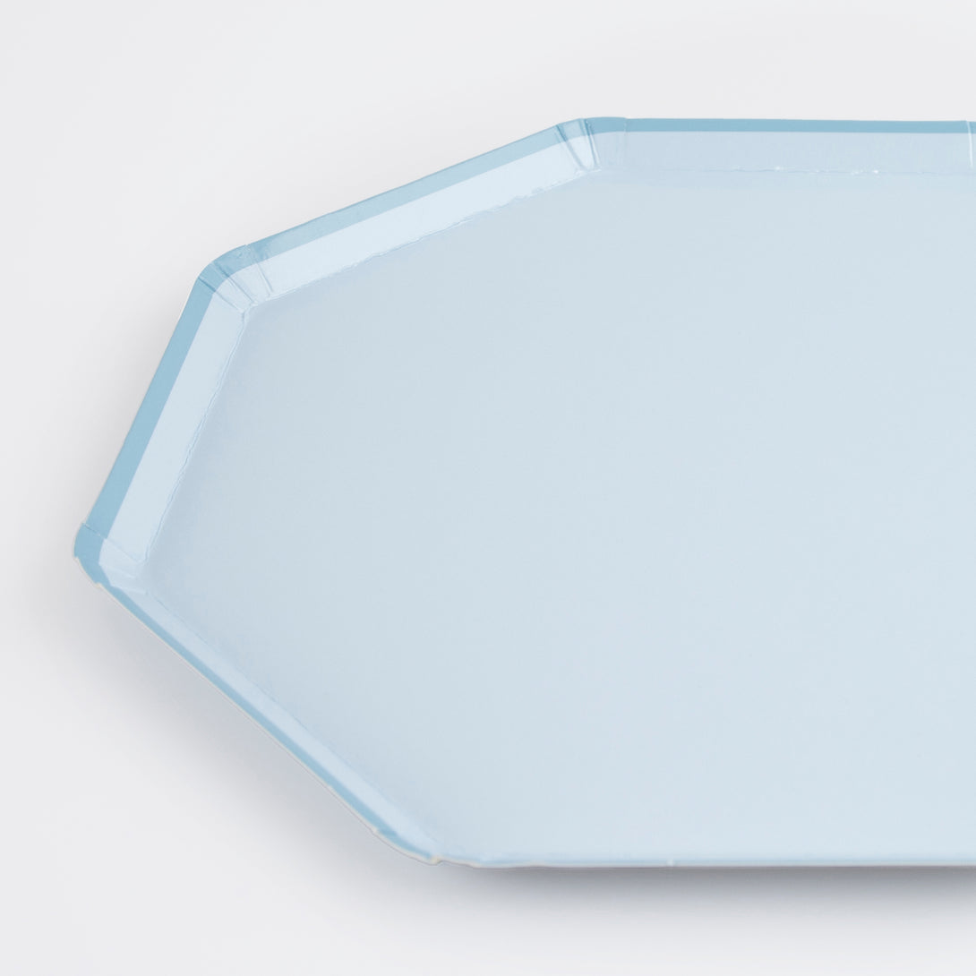 Our paper plates in an octagonal shape with a sky blue color are ideal as baby shower plates.