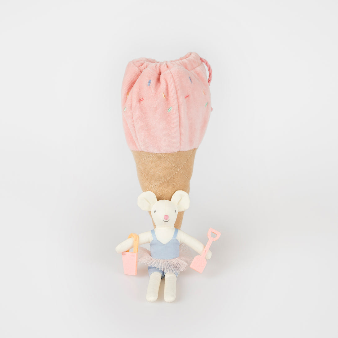 Our fabric doll, a little mouse, has an ice cream pouch for imaginative play.