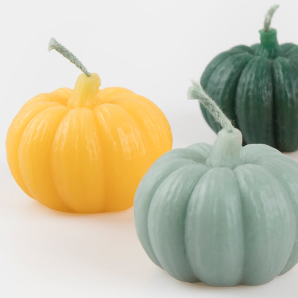 Our pumpkin candles are the perfect Thanksgiving table decorations or for as fall candles. Image5