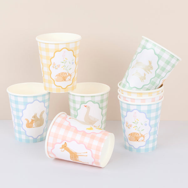 Our party cups feature adorable animals and classic gingham print designs, ideal as first birthday party cups or for baby showers. Image1