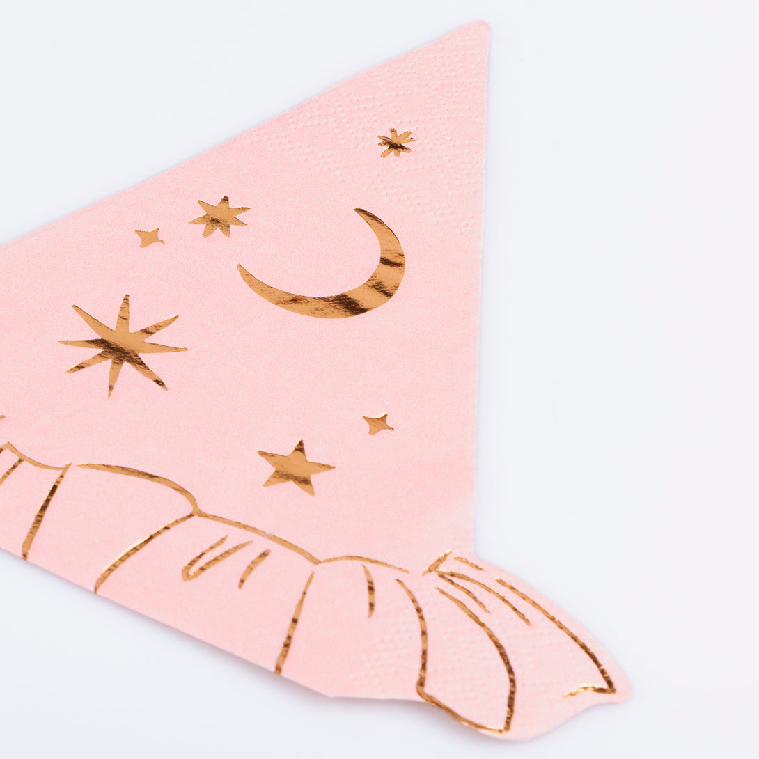 Our pink witch hat napkins, made from 3-ply quality paper, feature shiny rose gold details for a really stylish look. Image3