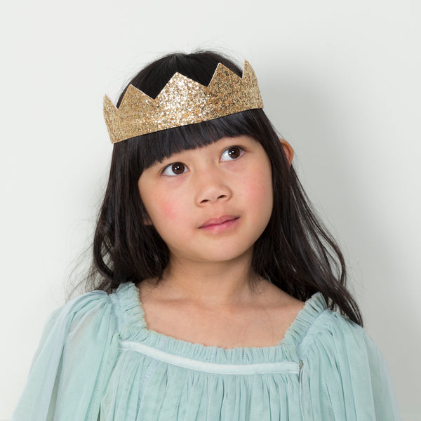 This princess costume for kids is made from colorful tulle layers and comes with a gold princess crown. Image2