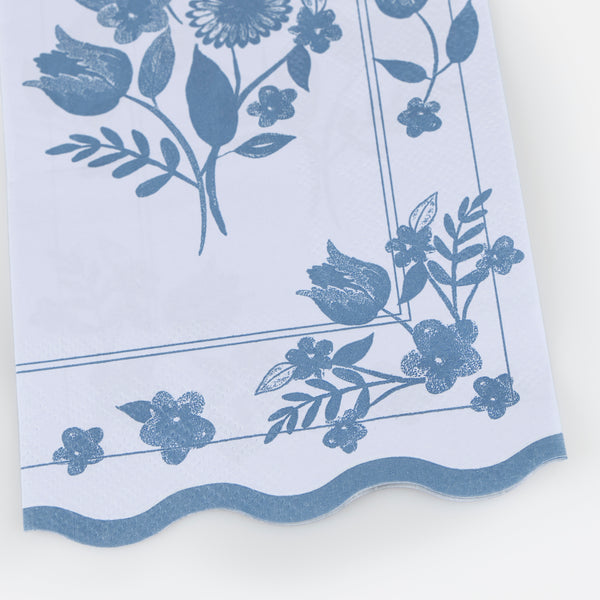 Our guest towels, made from 3-ply paper, feature 4 pastel shades and a stunning colbalt blue botanical illustration for a stylish look. Image3