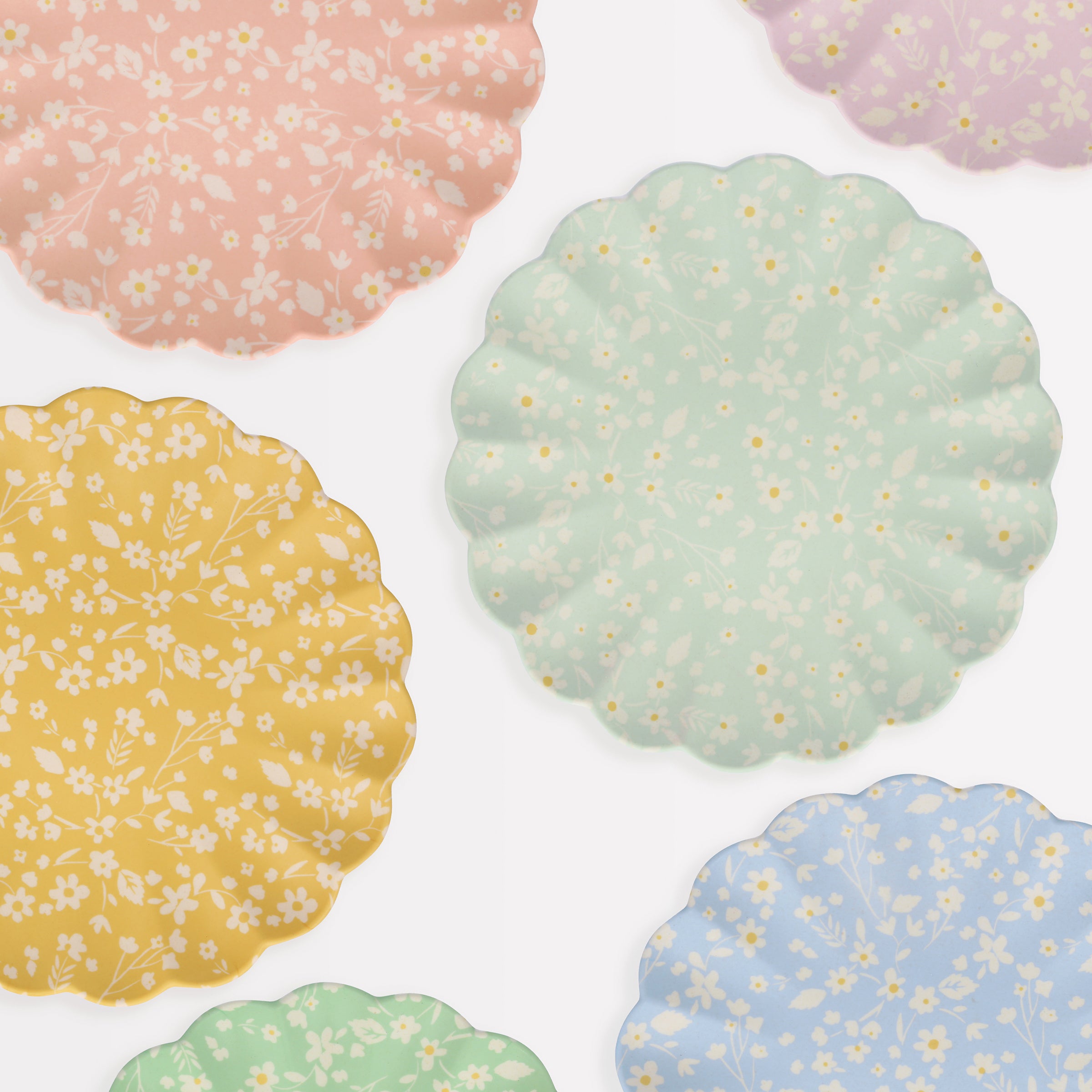 This bamboo range of plates includes floral plates in beautiful colors.