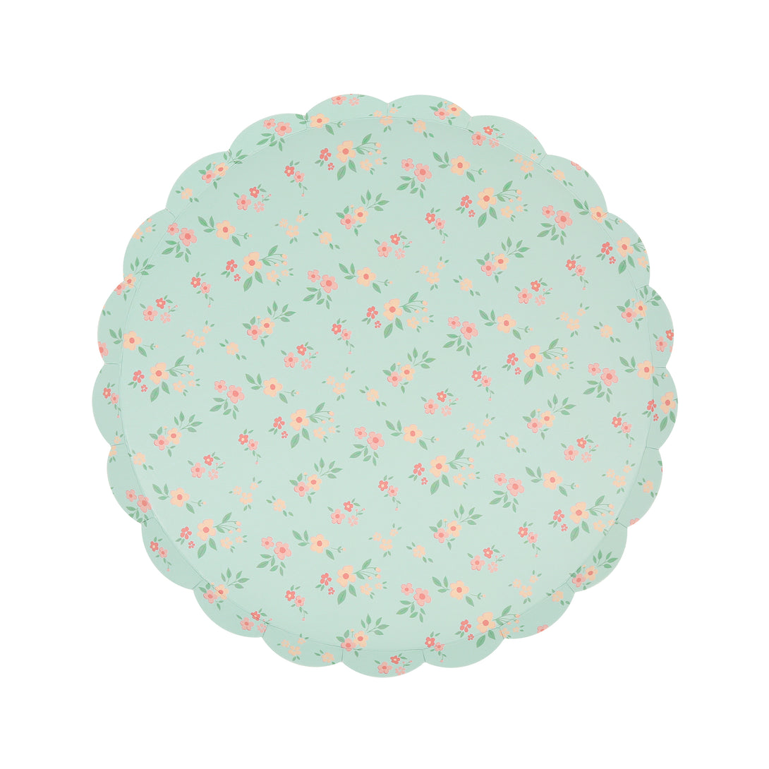 Use our pretty floral plates, made from high-quality paper, in a side plate size, for all your stylish parties.