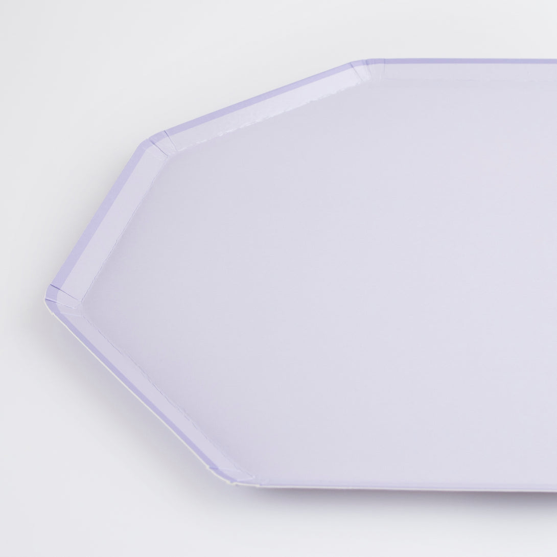 Our octagonal shapes in a stunning periwinkle shade are the ideal party plates for any special celebration.