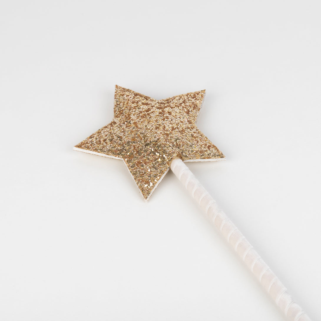 Our lamé metallic fabric cape in 6 colors is perfect for dress up for kids. Image5